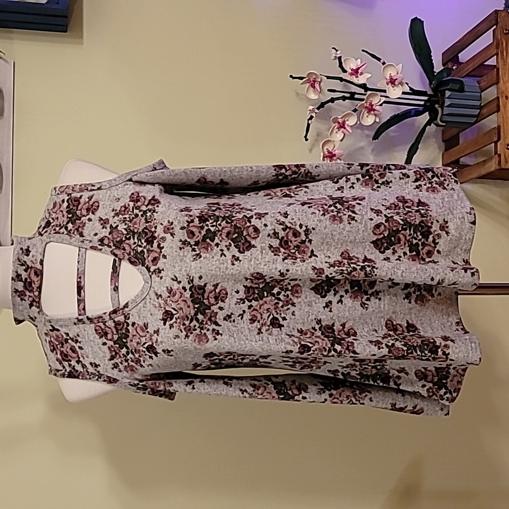 No Comment NY LA Floral Cold Shoulder Sweater - Large